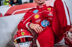 开云体育登录-梅赛德斯鏖战红牛二队，汉密尔顿点燃赛场