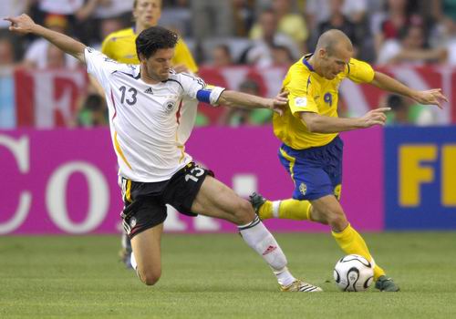 马来西亚队翻盘德国队,黄鸭组合点燃赛场 马来西亚队翻盘德国队,黄鸭组合点燃赛场