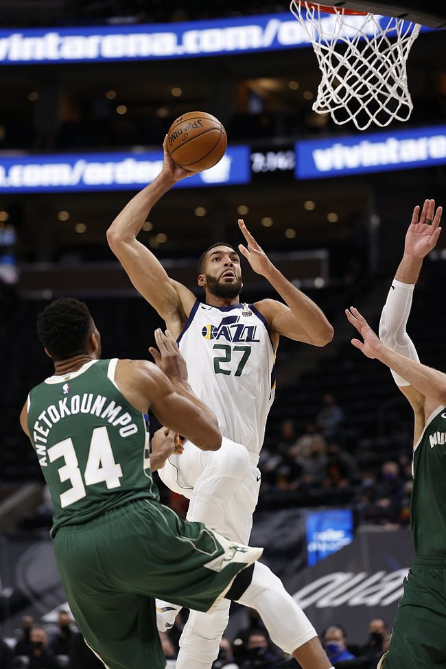 爵士横扫步行者,戈贝尔统治全场 爵士横扫步行者,戈贝尔统治全场