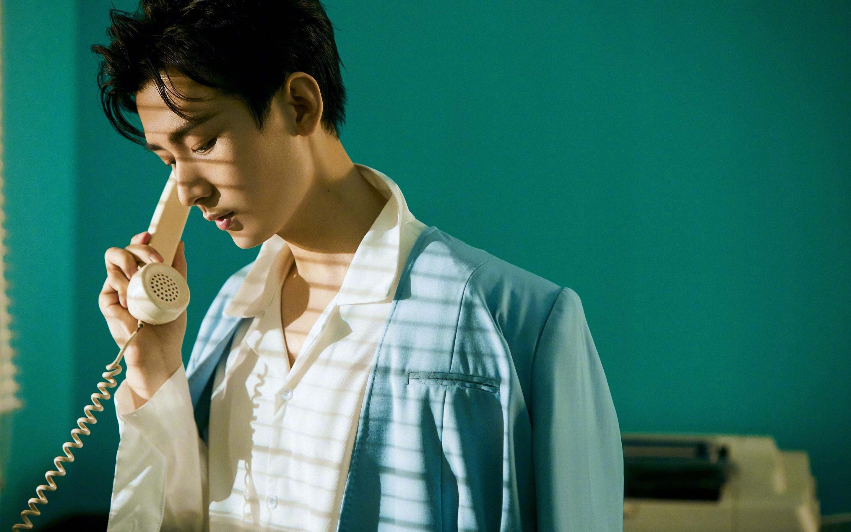 绿茵失色，篮球封神，当德比之夜被字母哥的统治力提前终结