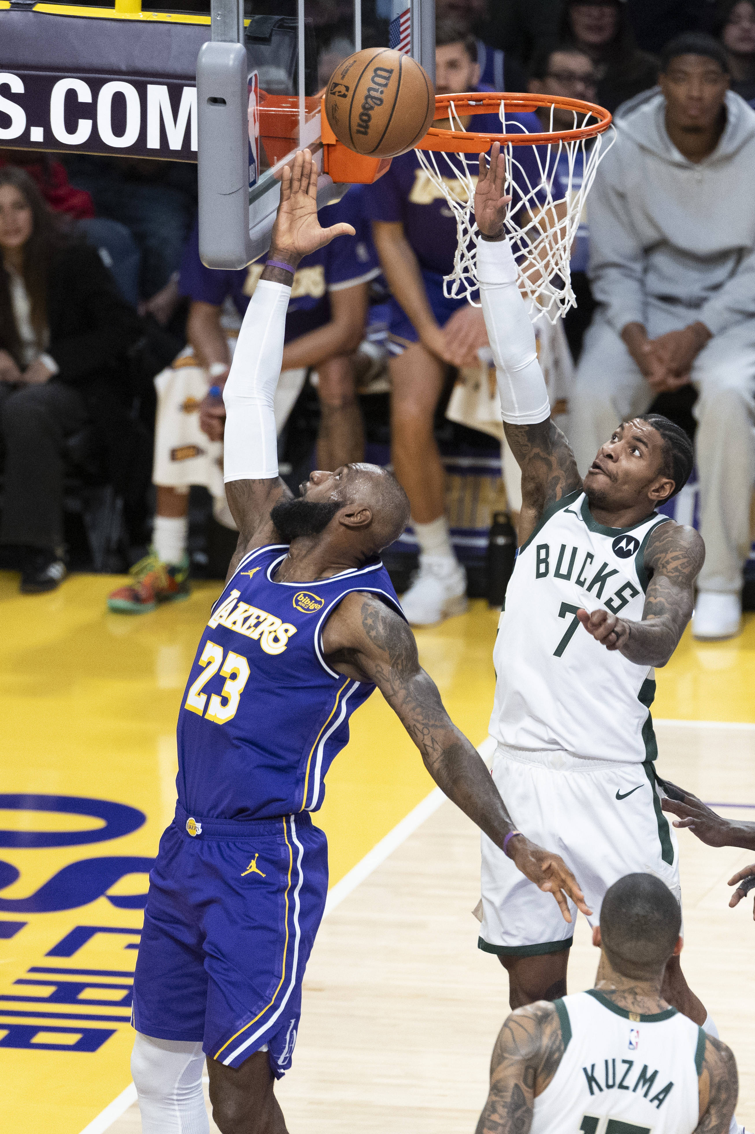 雄鹿一波带走活塞，乔治在英超争冠接管比赛