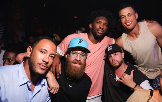 年度焦点之战之夜,恩比德表现堪称教科书 年度焦点之战之夜,恩比德表现堪称教科书